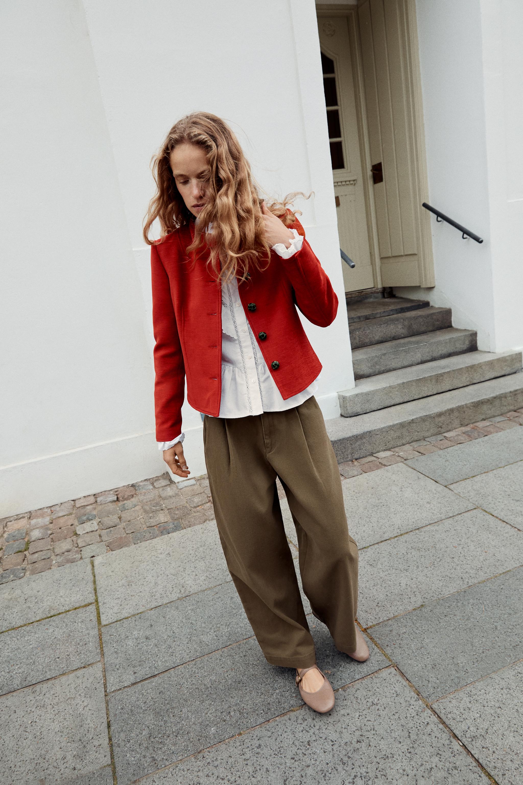STRAIGHT-CUT SHOULDER-PAD JACKET